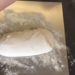 Come si fanno le pieghe per l'impasto della pizza