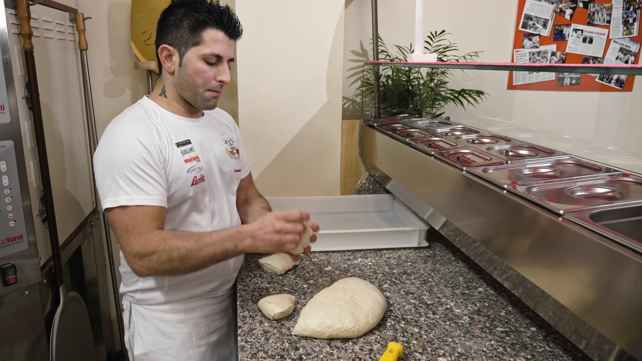 Ricetta Pasta per Pizza per 4 Persone